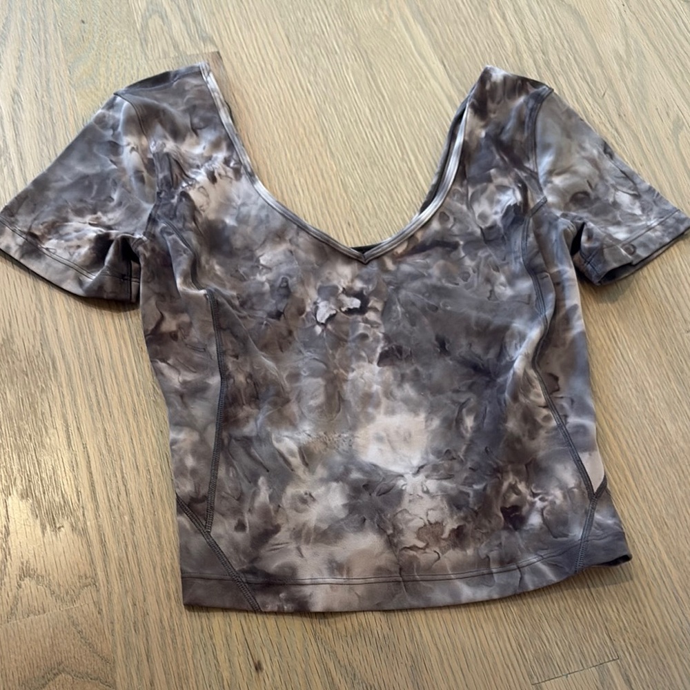 Lululemon Athletica Black and Gray Fitted Crop Tee